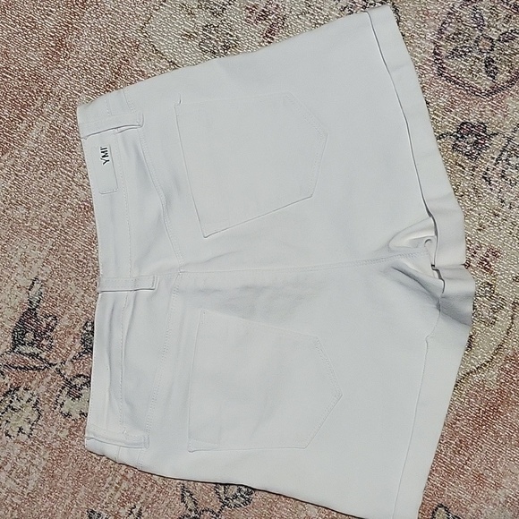 YMI WannaBettaButt White High-Rise Stretchy Cuffed 3" Inseam Shorts Size 9 - Picture 2 of 12
